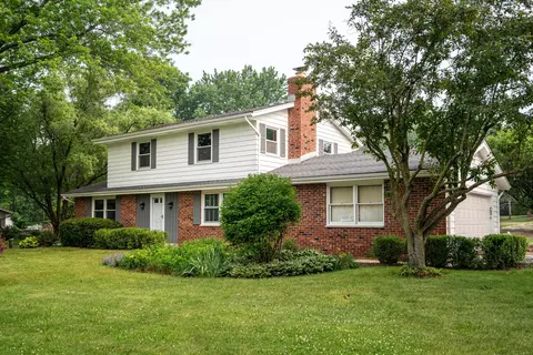 w294s2899 Wills Barry, Genesee, WI 53188