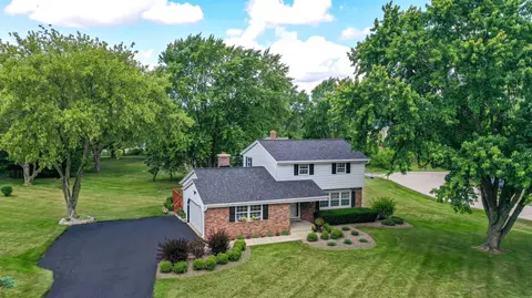 19500 W Pinewood, New Berlin, WI 53146