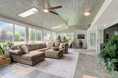 w174n9444 Devon Wood, Menomonee Falls, WI 53051