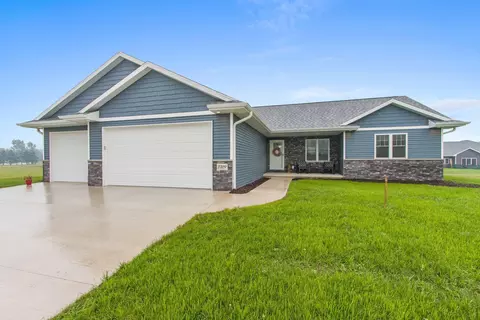 2329 Fox Chase, Manitowoc, WI 54220