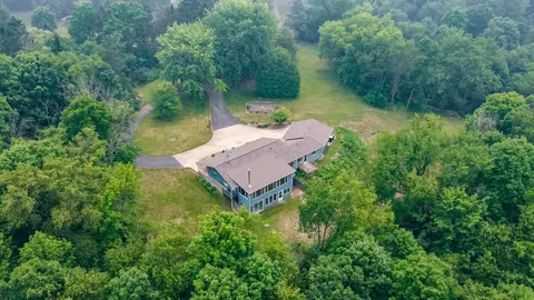 s65w24950 Robyn, Waukesha, WI 53189