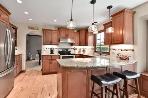 3585 S Willow Gln, New Berlin, WI 53151