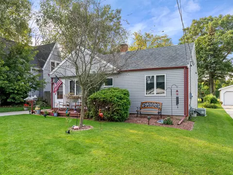 1213 Flambeau, Manitowoc, WI 54220