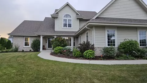 w134n6244 Windrift, Menomonee Falls, WI 53051