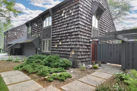 152 Lakefield, Wind Point, WI 53402