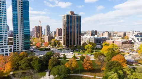 929 N Astor #907, Milwaukee, WI 53202