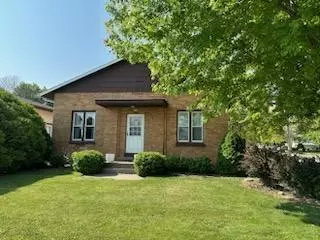 1523 Dewey, Manitowoc, WI 54220