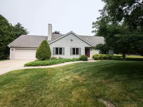 611 Prairie Vw, North Prairie, WI 53153