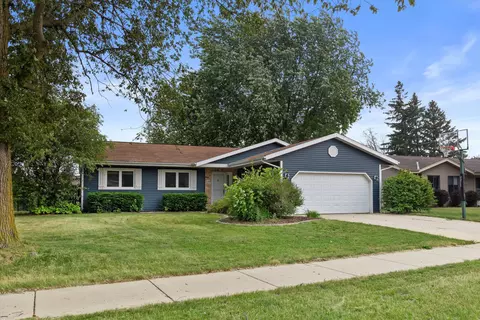 n169w20267 Chateau, Jackson, WI 53037