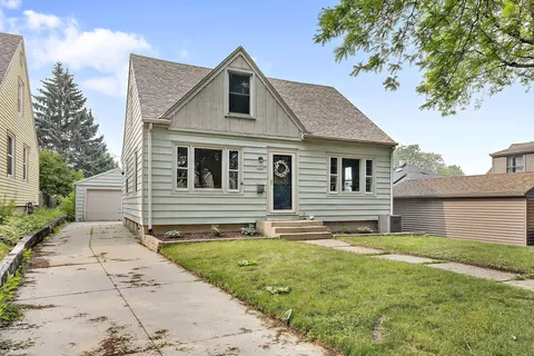 7927 Livingston, Wauwatosa, WI 53213
