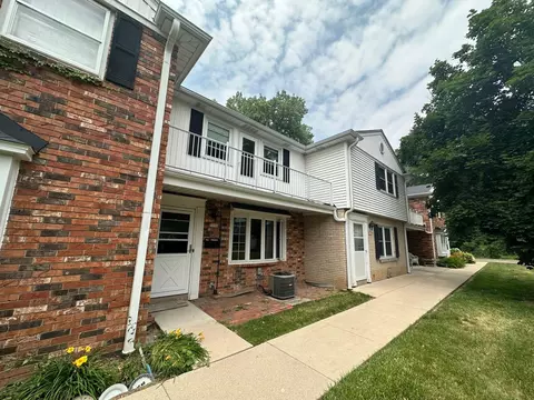 5066 W Colonial, Greenfield, WI 53220