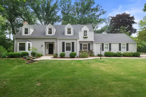 2555 N 120th, Wauwatosa, WI 53226