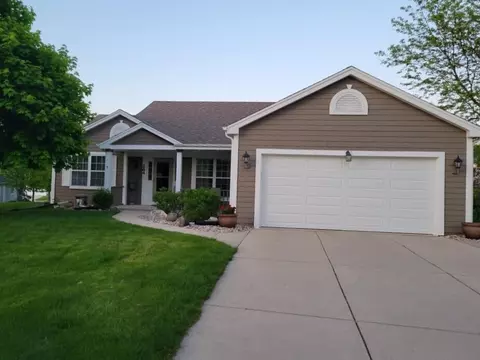 264 Hillwood, Pewaukee, WI 53072