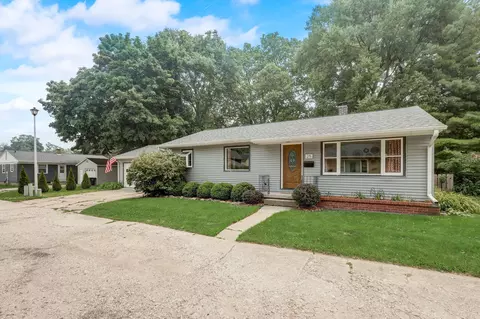 25 Mcdowell, Oconomowoc, WI 53066