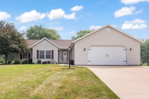 w2055 Summer Hill Drive, Sullivan, WI 53137