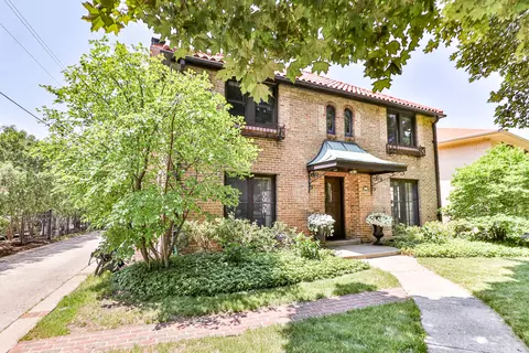 521 N 77th, Wauwatosa, WI 53213