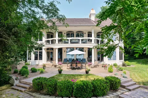 30 Monastery Hl, Lac La Belle, WI 53066