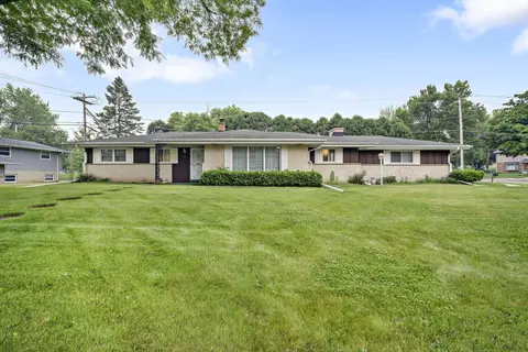 12121 W Lakefield, West Allis, WI 53227