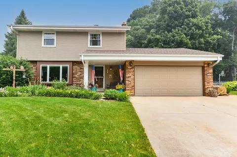 1721 Blackhawk, Waukesha, WI 53186