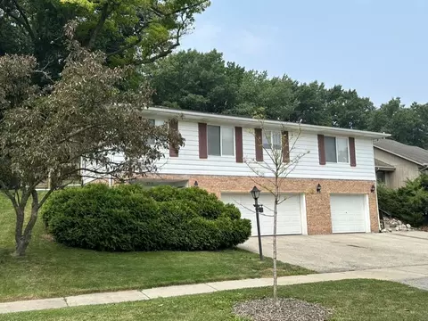 2516 Pebble Vly #2518, Waukesha, WI 53188