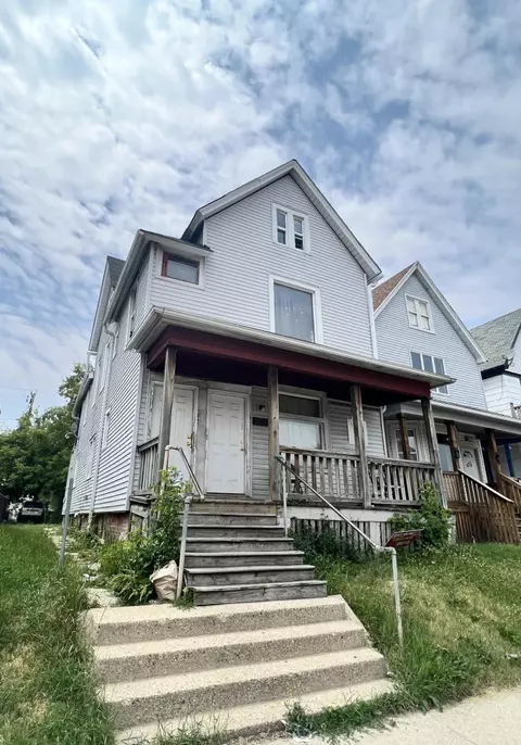 2943 N Holton #2945, Milwaukee, WI 53212