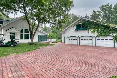 4721 N Gifford, Oconomowoc Lake, WI 53066