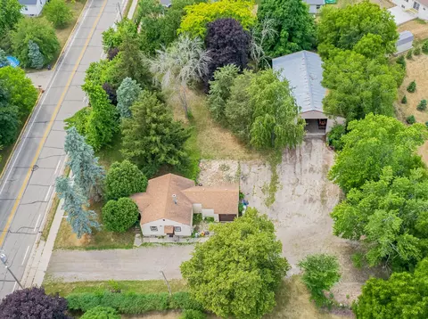 334 W Johnson, Johnson Creek, WI 53038