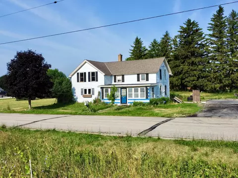6265 Nabob, West Bend, WI 53095