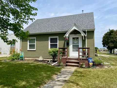 3002 Coolidge, Manitowoc, WI 54220