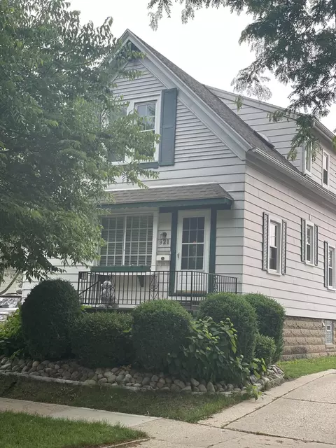 921 E Colfax, Whitefish Bay, WI 53217