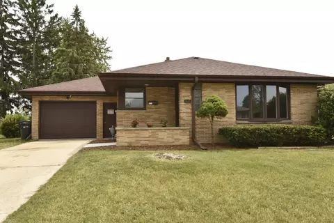 1605 Manitowoc, South Milwaukee, WI 53172