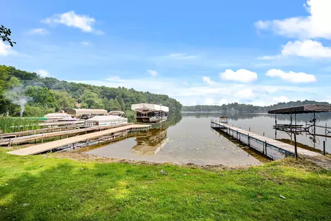 5032 Lakeview, Hubertus, WI 53033