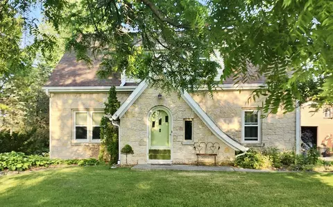 1906 Lake, Algoma, WI 54201