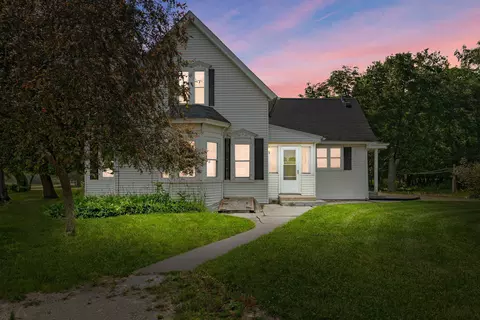 3300 W Grace, Mequon, WI 53092