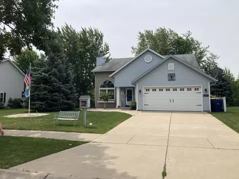 985 E Twin Oaks, Oak Creek, WI 53154