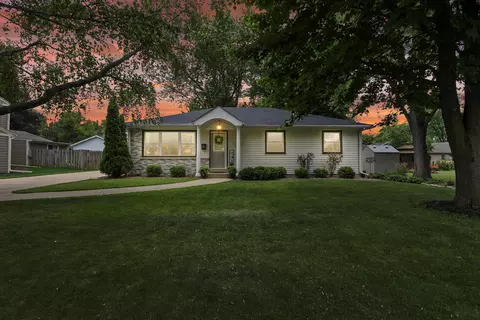 423 Renson, Hartland, WI 53029