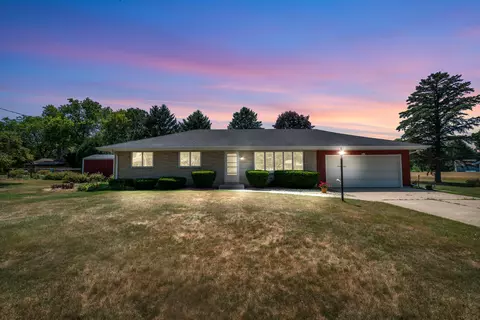 5917 Eagle Pt, Hartford, WI 53027