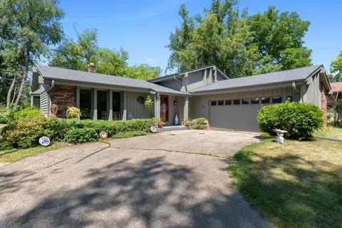 3345 Silver Cir, Summit, WI 53066
