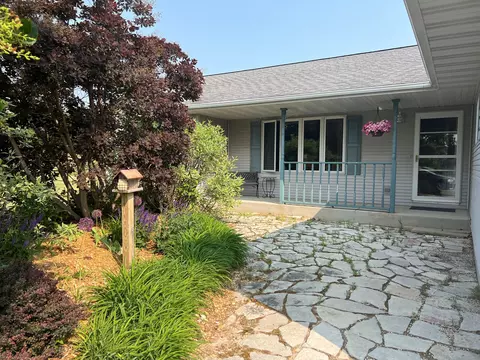 892 Eisenhower, Howards Grove, WI 53083