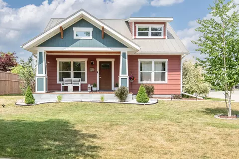 647 S Division, Port Washington, WI 53074