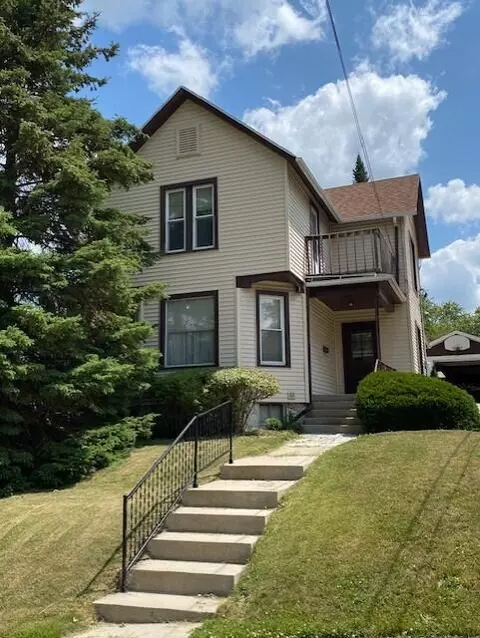 348 N John, Mayville, WI 53050