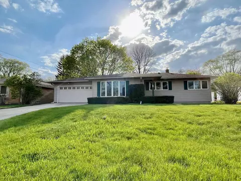 527 N 111th, Wauwatosa, WI 53226