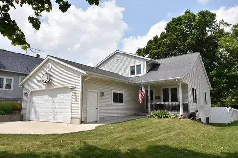 542 W Oakland, Port Washington, WI 53074