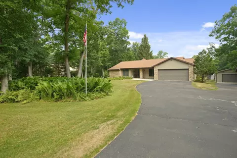 n6571 Paradise Drive, Spring Prairie, WI 53105