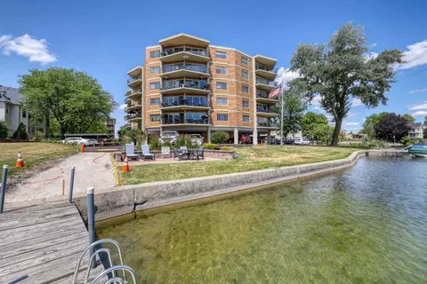 333 N Lk #202, Oconomowoc, WI 53066