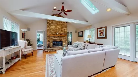 1023 Sauganash, Fontana, WI 53125