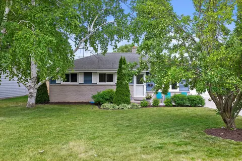 w174n8847 Christopher, Menomonee Falls, WI 53051