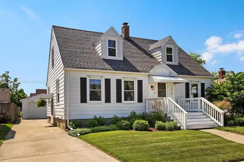 7526 28th, Kenosha, WI 53143