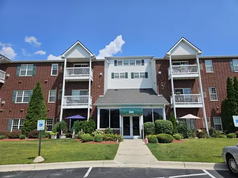 6000 S Buckhorn #213, Cudahy, WI 53110
