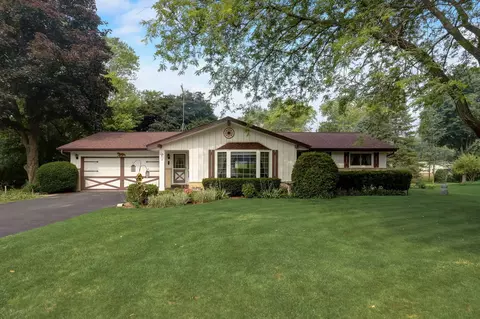 2545 Decarlin, Brookfield, WI 53045